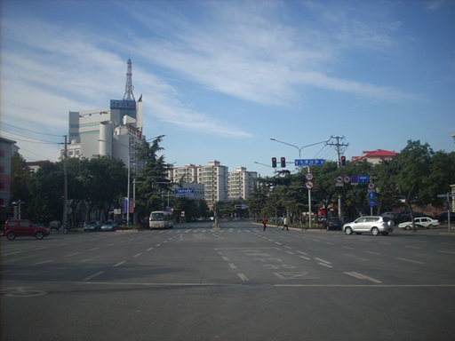 济南市英雄山路道路整修哔咔漫画
