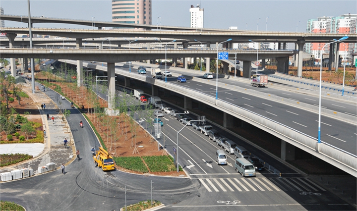 济南北园大街道路及环境建设哔咔漫画
及济南BRT1号线站台哔咔漫画
